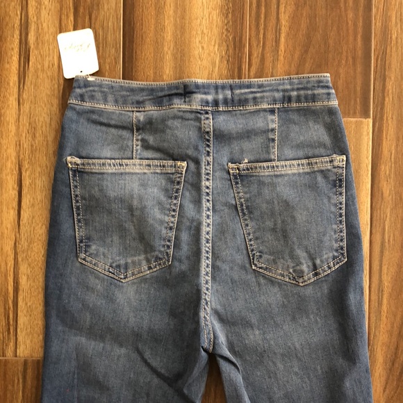 NWT Free People/We The Free Just Float On Flare Jeans in Jericho Blue - Picture 11 of 15